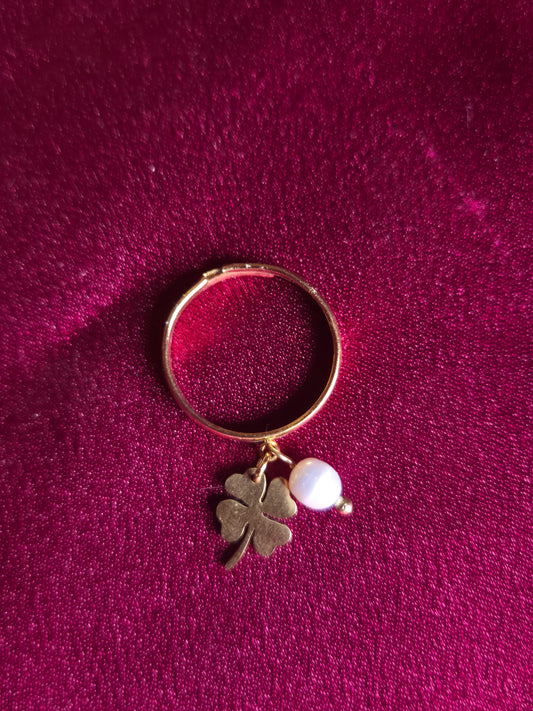Freshwater pearl and Lucky clover ring
